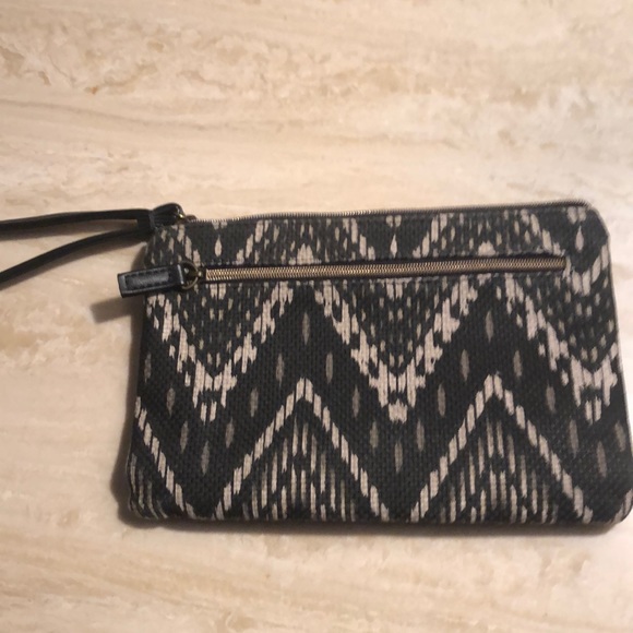Handbags - Wristlet black with cream. NWOT